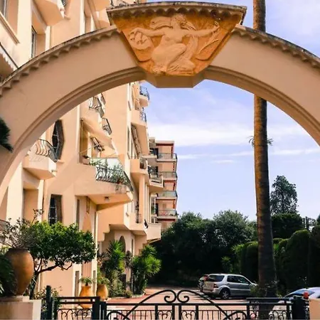 Palais Des Pins *